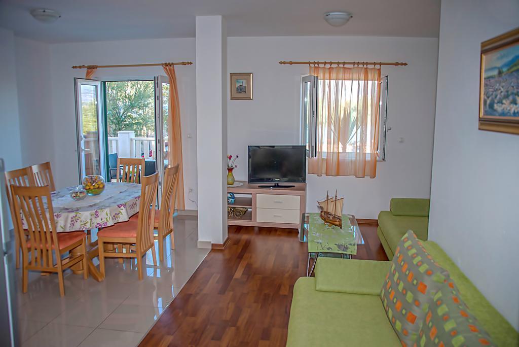 Apartment Brac Sutivan Eksteriør billede