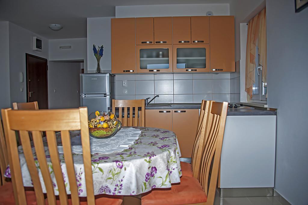 Apartment Brac Sutivan Eksteriør billede