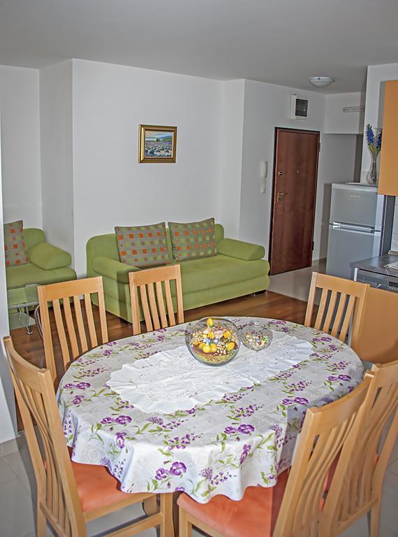 Apartment Brac Sutivan Eksteriør billede