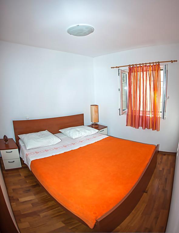 Apartment Brac Sutivan Eksteriør billede